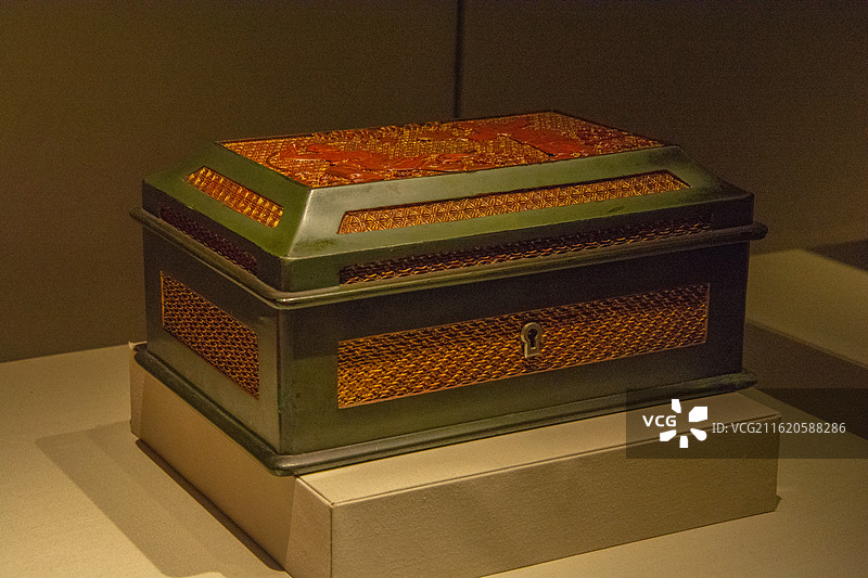 民国剔红描彩人物首饰盒图片素材