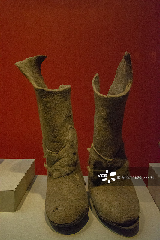 清代生活用品皮质毡靴图片素材