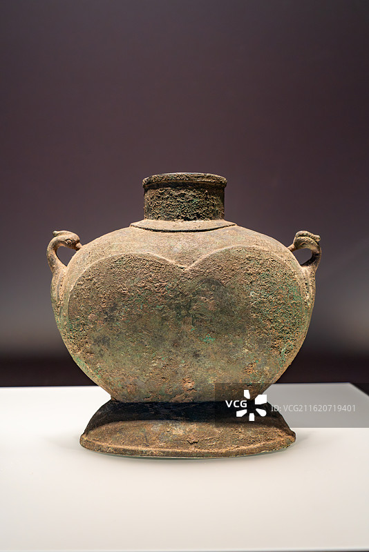 凤系铜扁壶_汉_上海博物馆_融古烁新_宋元明清铜器的复古与创新展图片素材