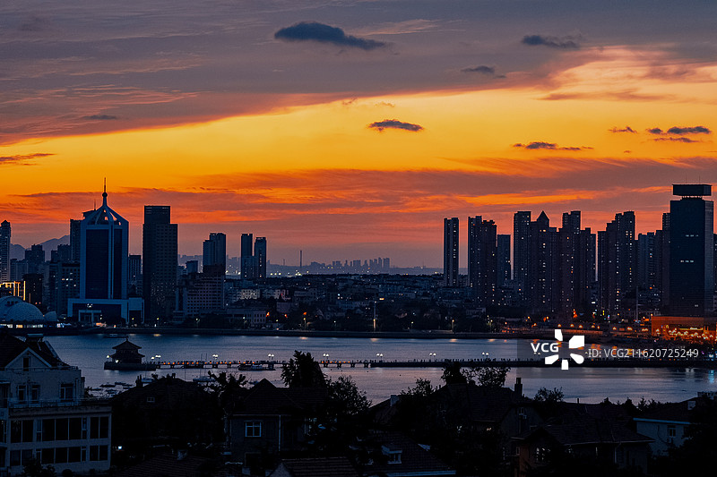 晚霞 海洋经济 夜晚 日落 浪漫 山东青岛 治愈 电影感 消费 气象 北方城市 中国 唯美 旅行图片素材