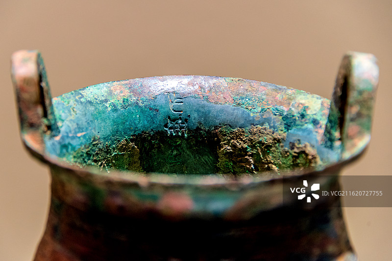 中国河南安阳殷墟博物馆馆藏商代“乍册兄”铜鼎图片素材