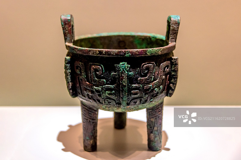 中国河南安阳殷墟博物馆馆藏商代“亚若”铜鼎图片素材