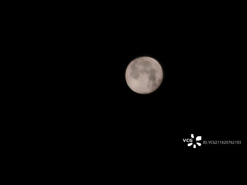 夜晚的圆月图片素材