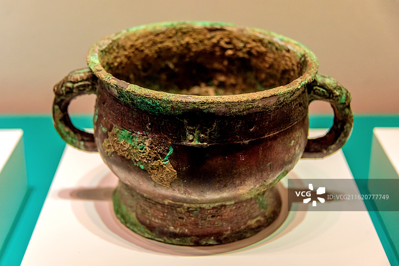 中国河南安阳殷墟博物馆馆藏商代“父庚”铜簋图片素材