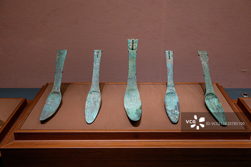 鱼纹青铜匕（挹食用具），商代，江西新干大洋洲商墓（又称新干大墓）出土，江西省博物馆藏图片素材