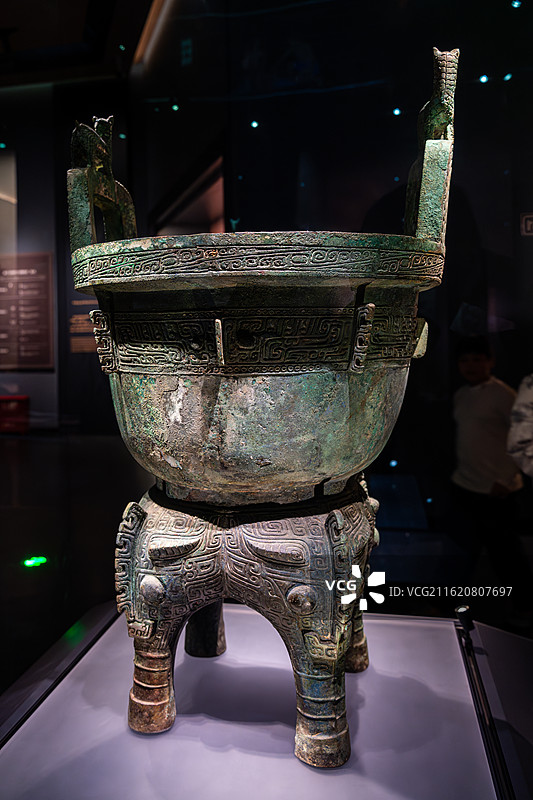 兽面纹鹿耳四足青铜甗 江西省博物馆图片素材