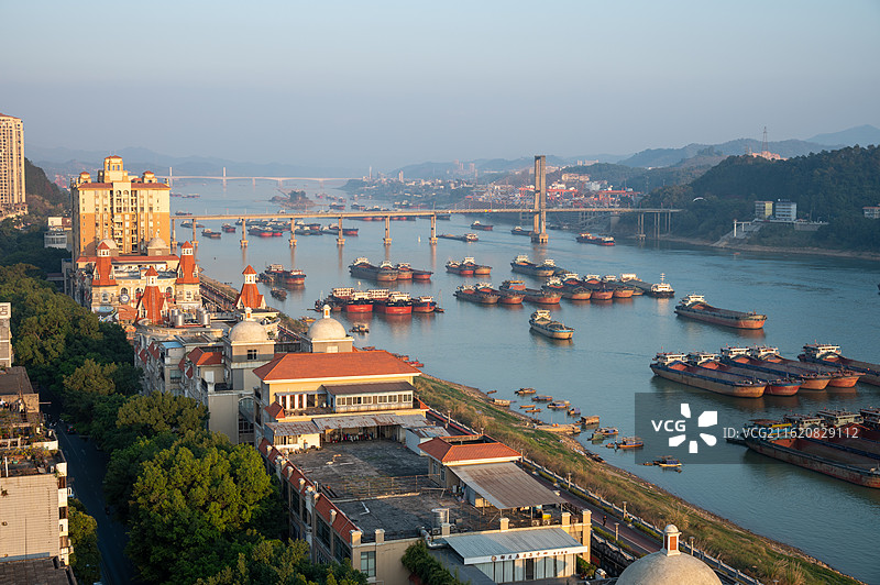 黄昏时分广西梧州万秀区西江俯视视觉图片素材