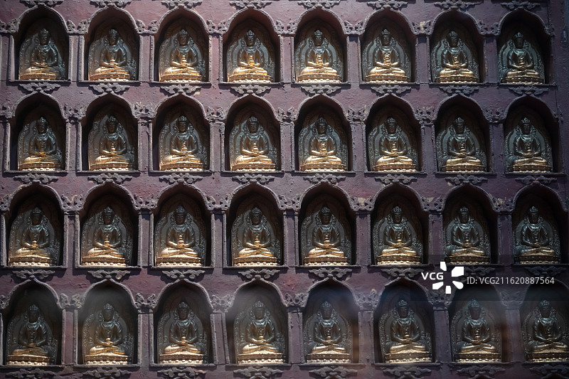 洛阳博物馆金丝楠木塔局部佛像特写图片素材