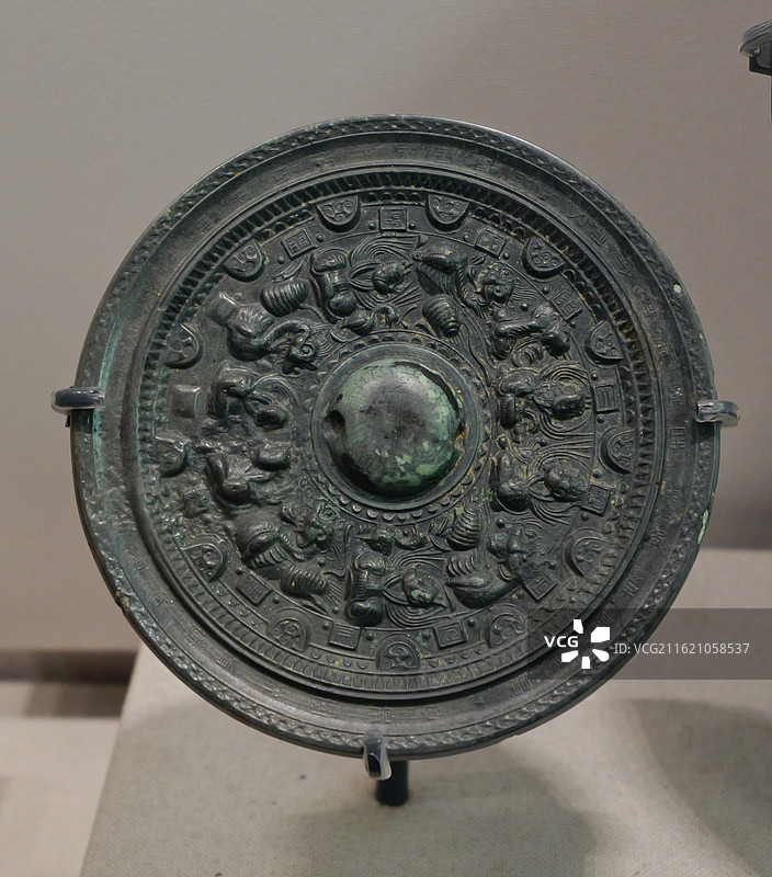 六神四兽铜镜 西晋图片素材