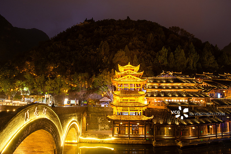 夜晚的贵州苗族村寨图片素材
