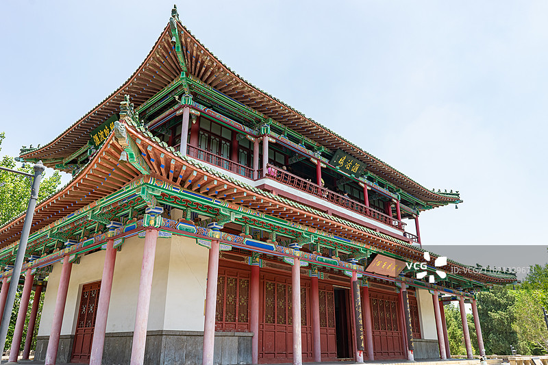 中国5A级旅游景区拍摄主题，山东省济南市大明湖公园园林，曾巩展览馆城楼古代建筑物，户外白昼无人图像摄图片素材