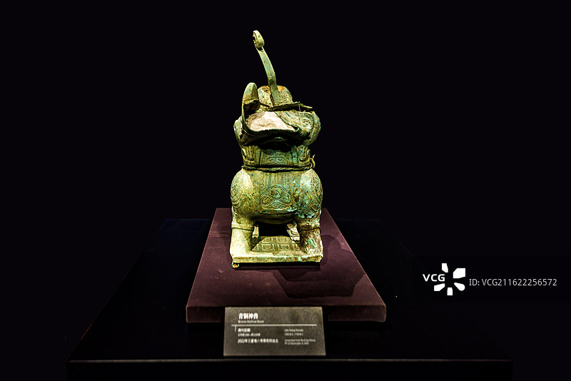 四川广汉三星堆博物馆商青铜神兽展品高清图片图片素材