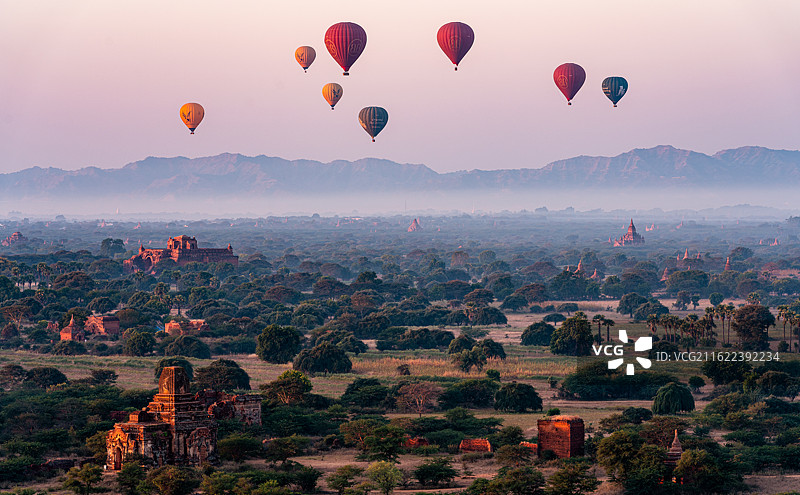 缅甸蒲甘古代佛塔群风光图片素材