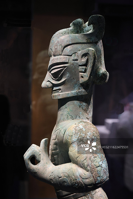 中国国家博物馆展品--青铜着裙立人像（商）图片素材