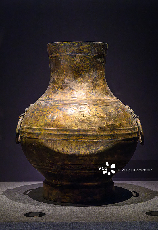 "昌邑食官"铭文青铜锺，西汉，南昌汉代海昏侯国遗址博物馆藏图片素材