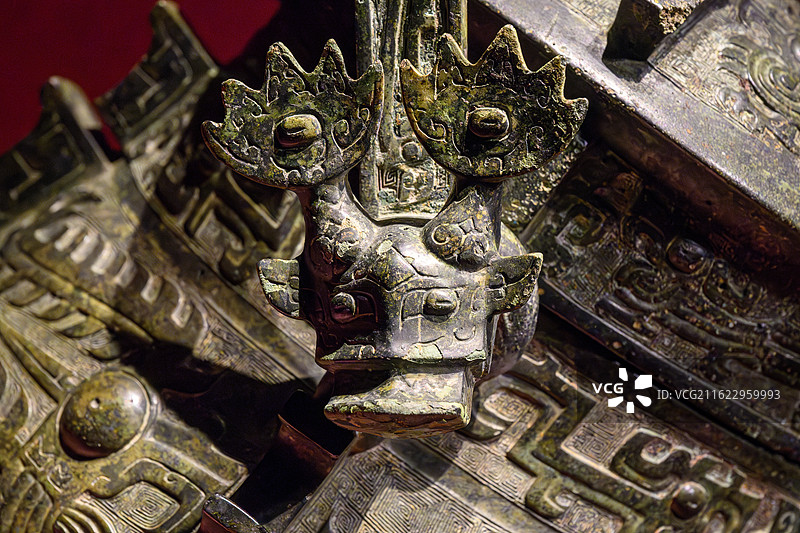 凤鸟纹青铜提梁卣（局部特写），刘贺墓出土，南昌汉代海昏侯国遗址博物馆藏图片素材