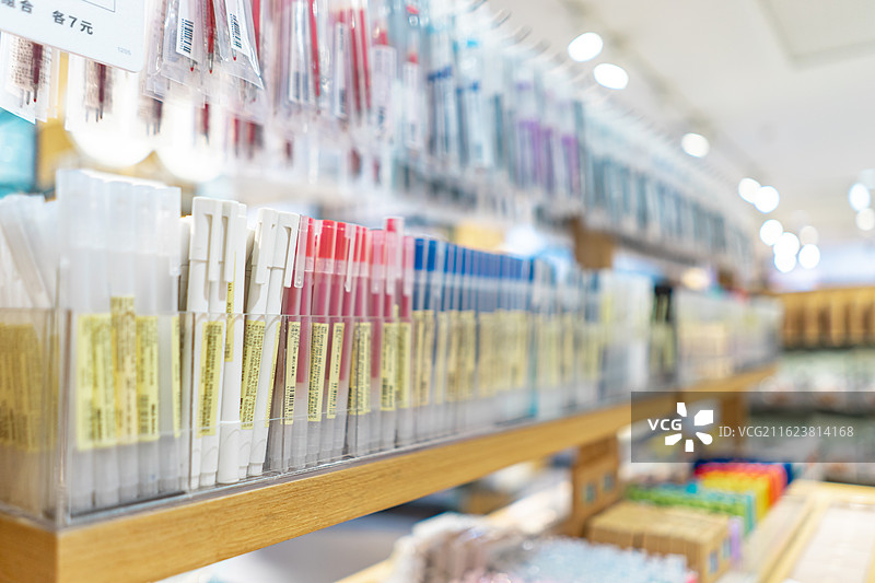 亚洲中国文具拍摄主题，内室内拍摄各种各样的自动圆珠笔静物，室内无人图像摄影图片素材