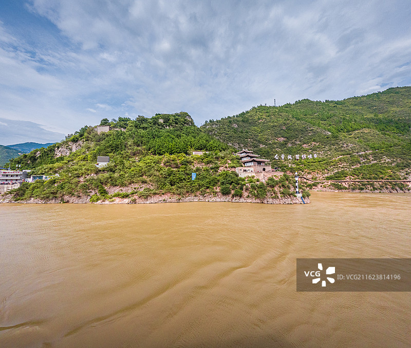 国际著名景点  长江三峡 沿岸风景 江面 建筑 游船等图片素材