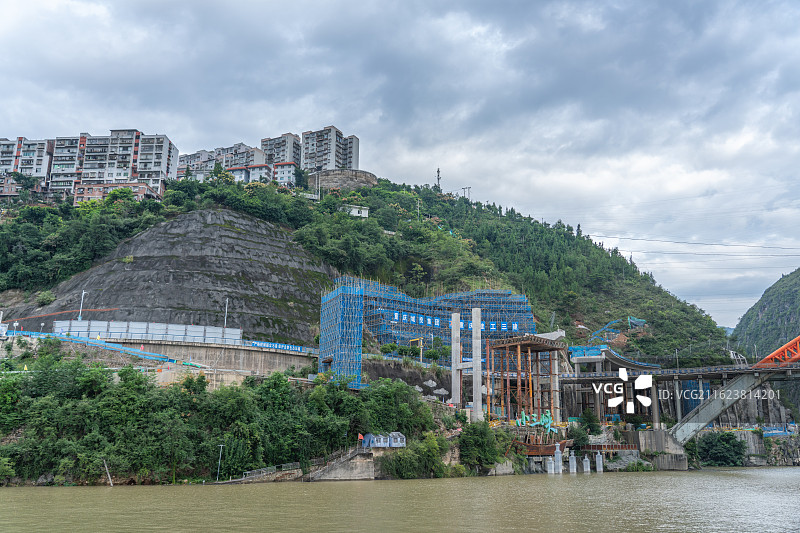 国际著名景点  长江三峡 沿岸风景 江面 建筑 游船等图片素材