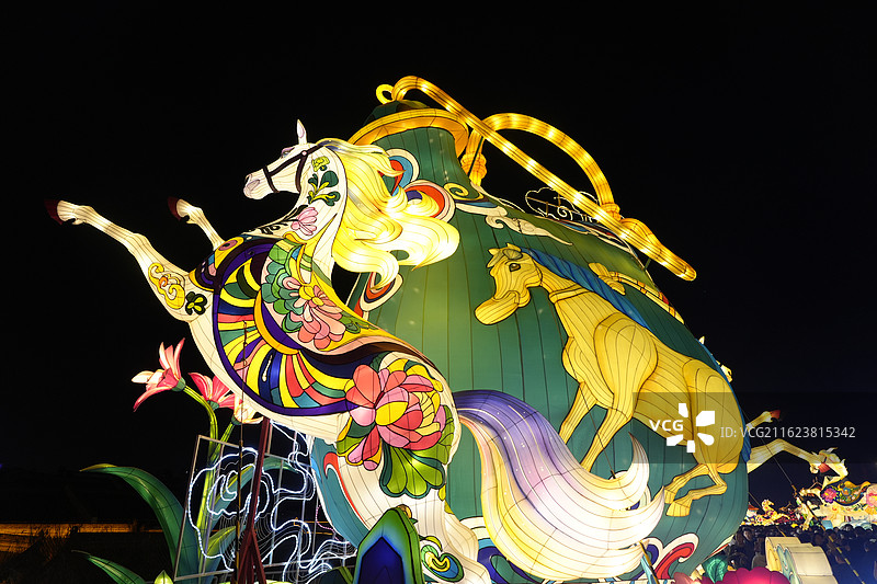 2026年陕西省西安市城墙灯会，长安灯会，西安城墙碑林历史文化景区，灯会，花灯，亮灯，马年灯会图片素材