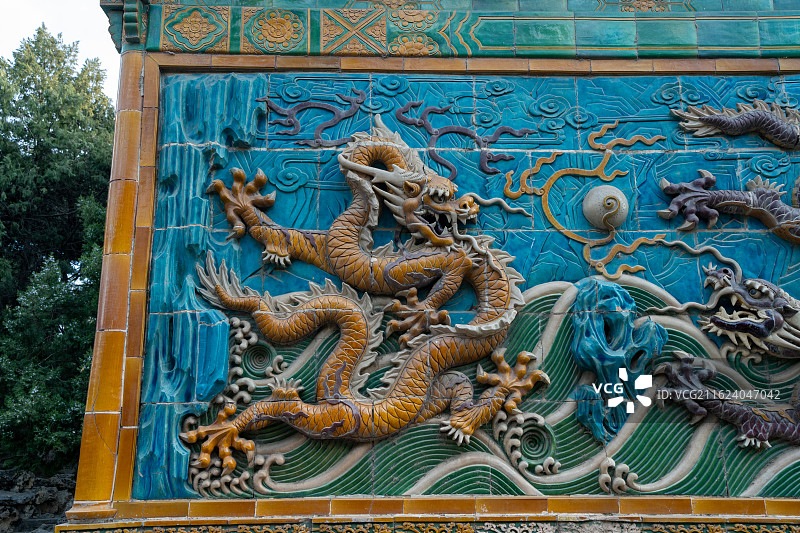 彩绘龙纹浮雕墙图片素材