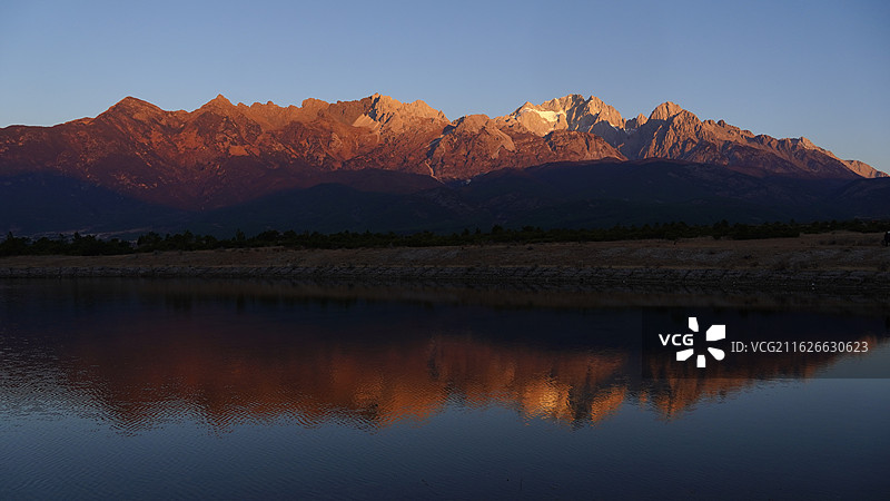 玉龙雪山-日照金山图片素材