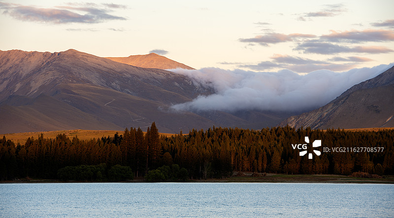 湖畔朝霞图片素材