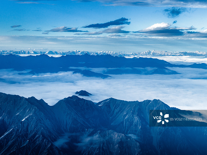 哈苏H6D-100C以一亿像素超清画质，定格成都飞往九寨沟航程中的生态盛景。图片素材