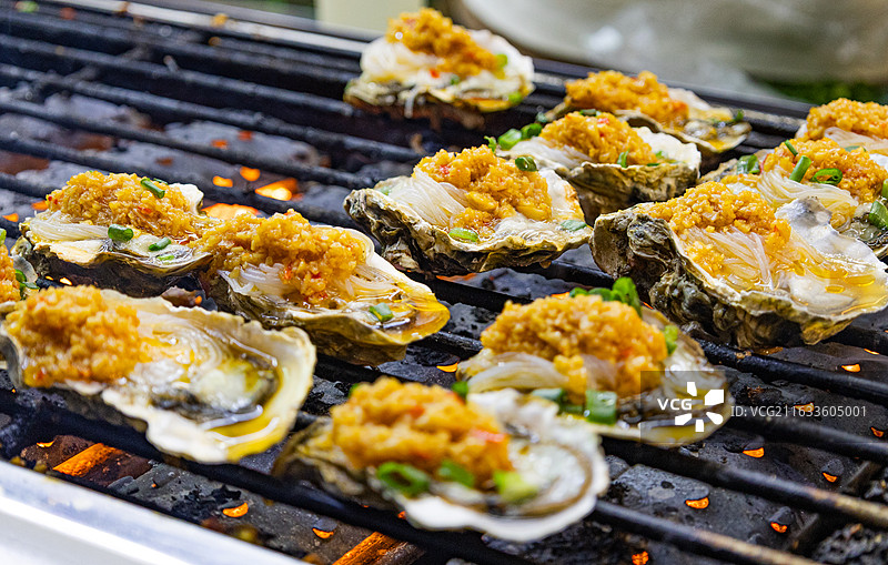 蒜蓉粉丝烤生蚝烧烤实拍图片素材