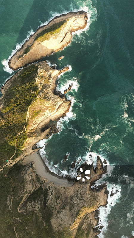 航拍黄昏金黄色的麦理浩径破边洲图片素材