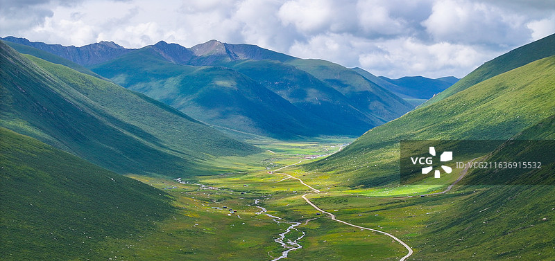 年宝玉则航拍图,风景,天空,4K分辨率,航拍视角,高山,地形,无人图片素材
