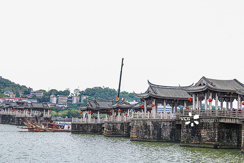 广东省潮州市广济桥赏雨听涛亭榭歇山顶古建筑群雨景，雨中江南诗意无人建筑摄影图片素材