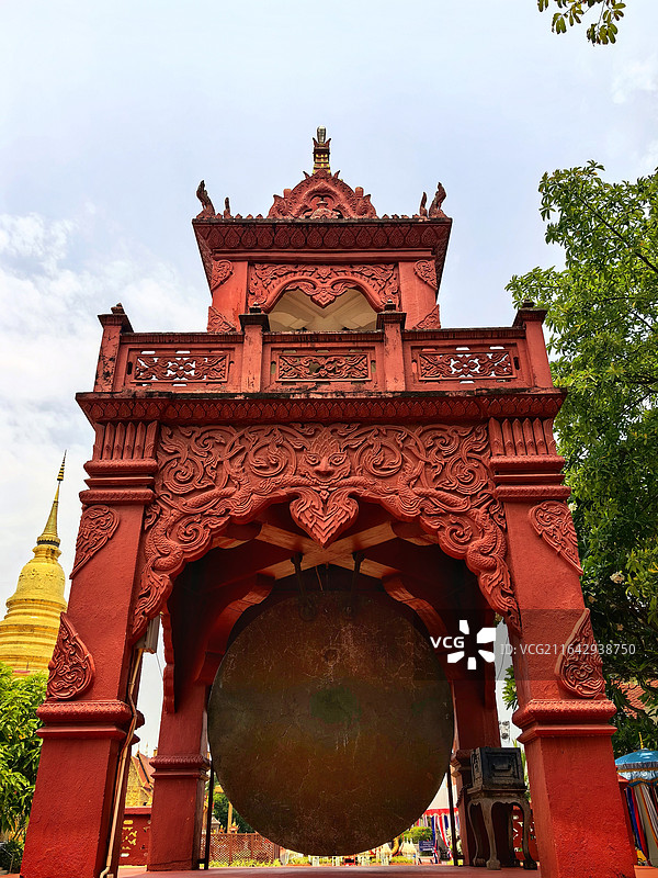泰国南奔哈里奔猜寺钟楼 Wat Phra That Haripunchai Woramahawiha图片素材