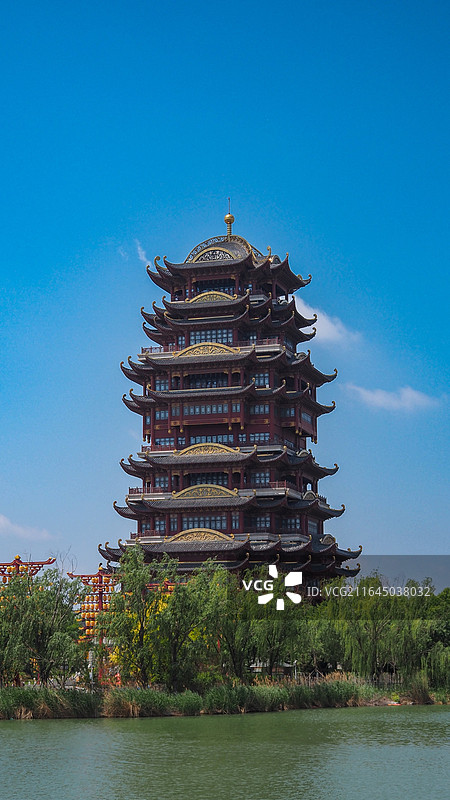 山东滨州蒲湖风景区黄河楼与湖水风光图片素材