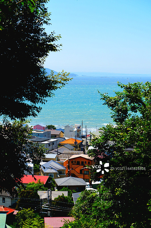 日本神奈川县镰仓市，从长谷寺眺望镰仓市和湘南海岸图片素材