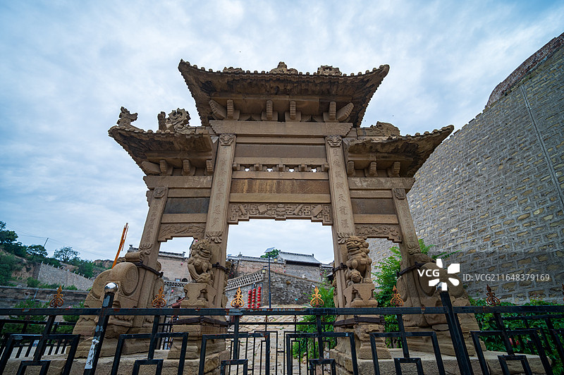 山西临汾汾西县僧念镇师家沟，清代窑洞民居群，依山而建层楼叠院，全国重点文物保护单位实景图片素材