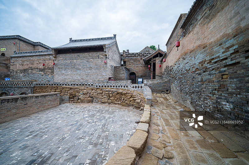 山西临汾汾西县僧念镇师家沟，清代窑洞民居群，依山而建层楼叠院，全国重点文物保护单位实景图片素材