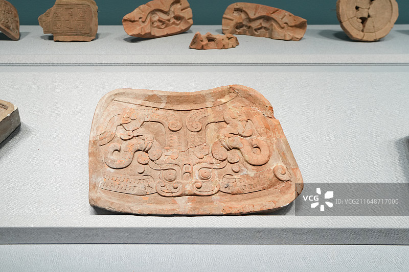 山西博物院藏侯马市晋国铸铜遗址出土春秋饕餮衔虺纹钟鼓陶模图片素材