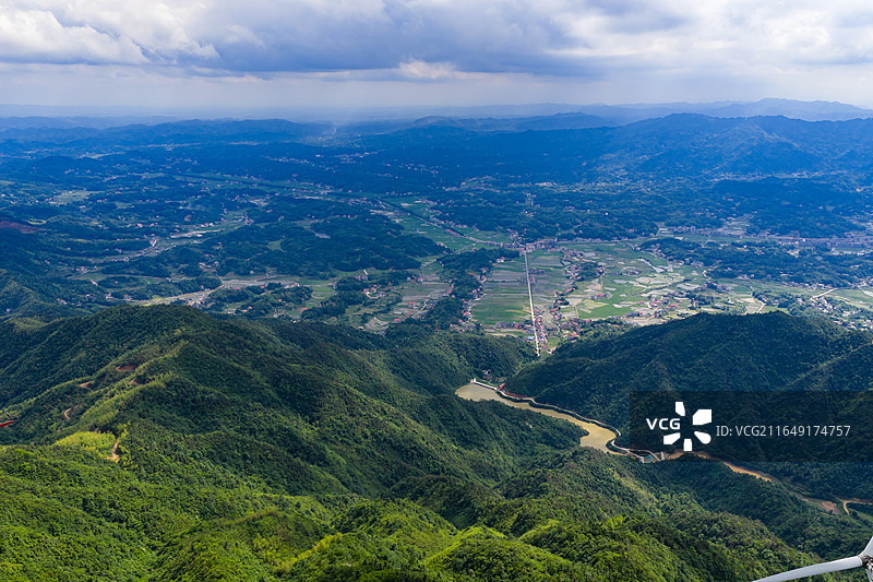 航拍湖南湘潭湘乡昌山风力发电场图片素材