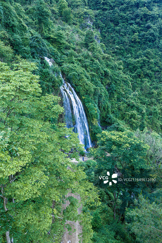 湖北恩施屯堡滴水岩村瀑布图片素材