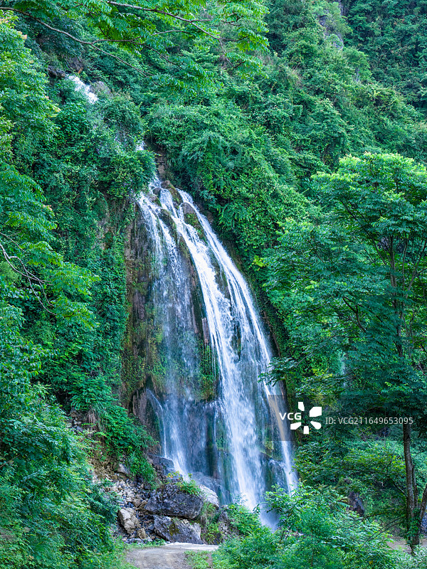 湖北恩施屯堡滴水岩村瀑布图片素材