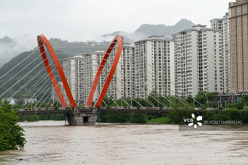 荔波官塘大桥洪水漫桥城市景观图片素材
