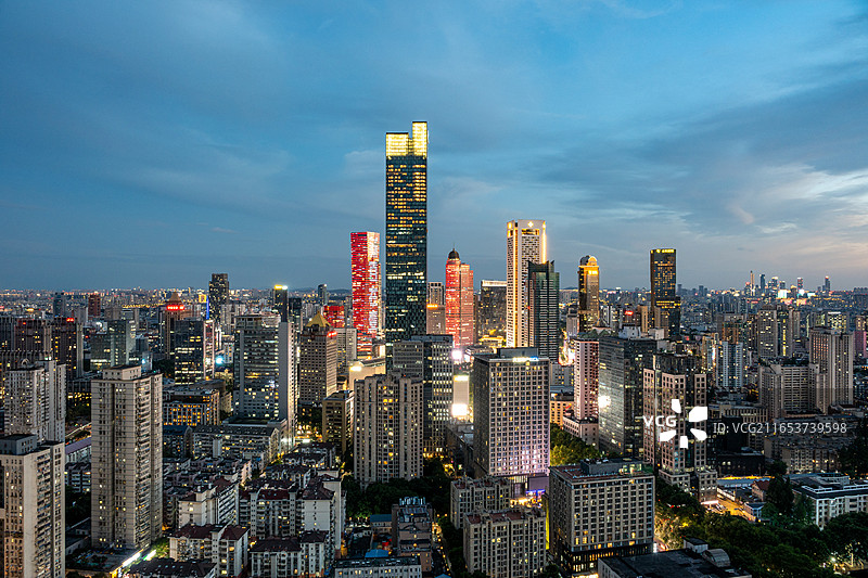 南京新街口CBD夜景天际线，中华第一商圈的璀璨灯火图片素材