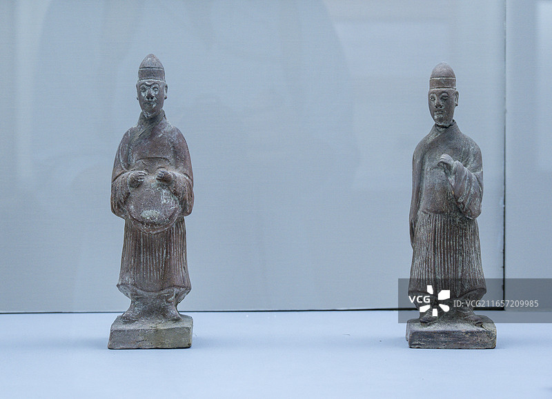 山东省济宁市邹城市博物馆展出文物：横河村高密昭和王墓出土明代昭和王墓泥质红陶乐俑图片素材