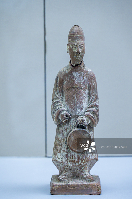 山东省济宁市邹城市博物馆展出文物：横河村高密昭和王墓出土明代昭和王墓泥质红陶乐俑图片素材