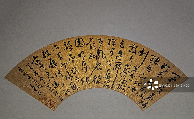 明 米万钟 草书送刘孝廉游岱七律扇页（金笺，诗中描写了友人刘孝廉将远游泰山，二人惜别的感怀不舍之情）图片素材