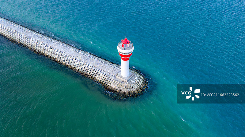 海南琼海，潭门渔港灯塔，夏季，白天航拍图片素材