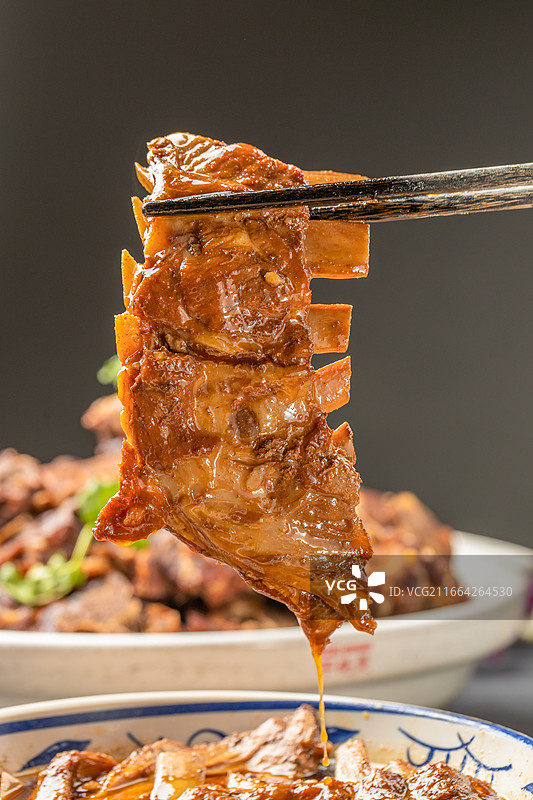 影棚拍摄的猪肉菜肴静物图片素材