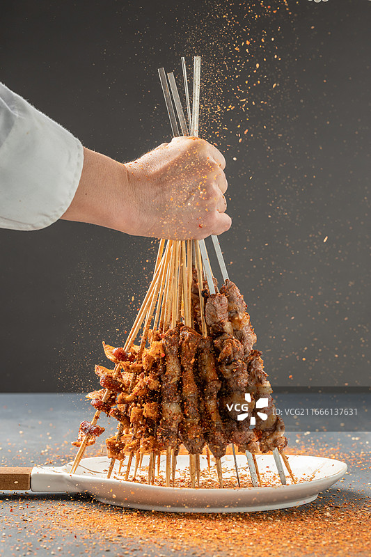 影棚拍摄的羊肉串静物图片素材