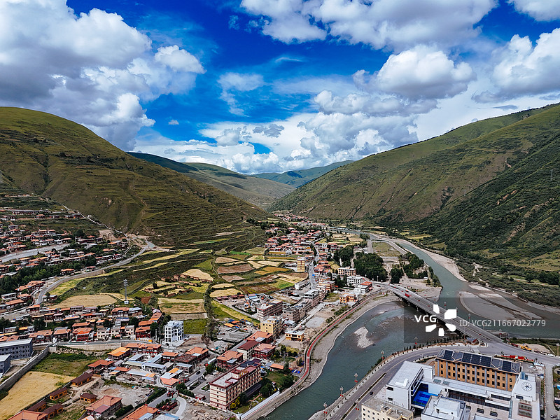 炉霍县 新都村 霍尔广场 团结路 地标航拍图片素材